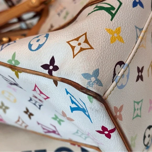 Louis Vuitton - Picture 10 of 17